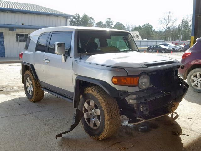 JTEBU11F070027050 - 2007 TOYOTA FJ CRUISER SILVER photo 1