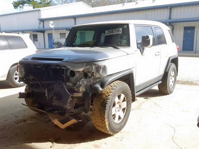 JTEBU11F070027050 - 2007 TOYOTA FJ CRUISER SILVER photo 2