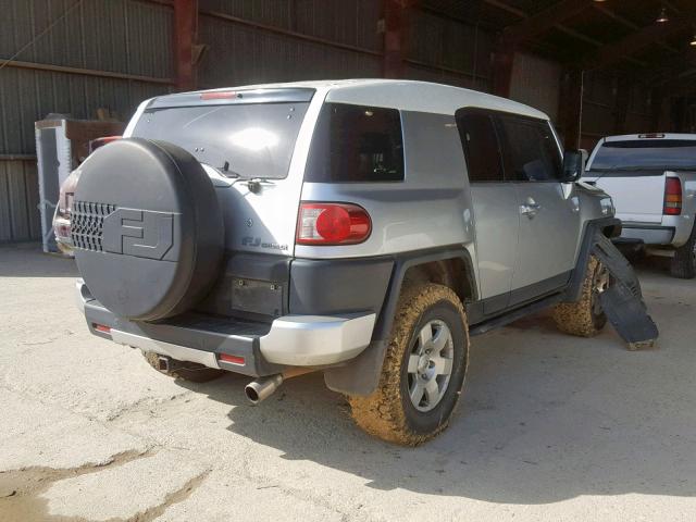 JTEBU11F070027050 - 2007 TOYOTA FJ CRUISER SILVER photo 4