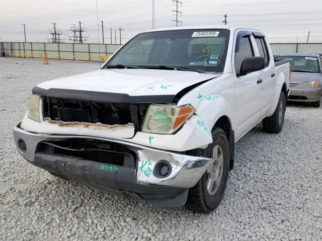 1N6AD07U67C456432 - 2007 NISSAN FRONTIER C WHITE photo 2