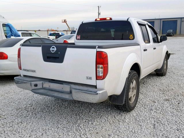 1N6AD07U67C456432 - 2007 NISSAN FRONTIER C WHITE photo 4