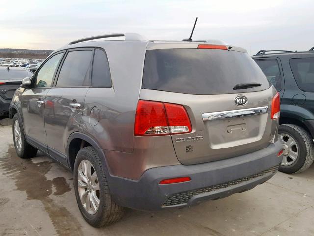 5XYKT4A26BG045254 - 2011 KIA SORENTO BA GRAY photo 3