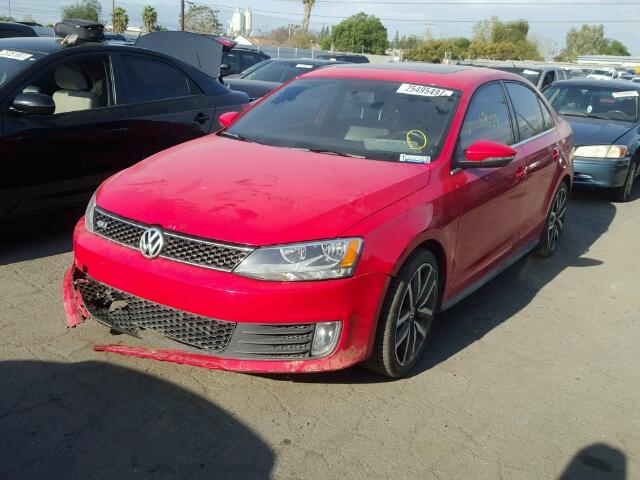 3VW5A7AJ2CM385059 - 2012 VOLKSWAGEN JETTA GLI RED photo 2