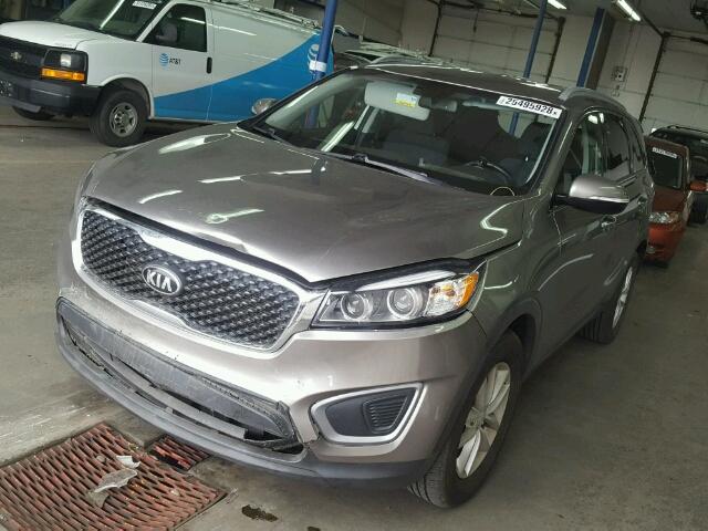 5XYPG4A36GG002527 - 2016 KIA SORENTO LX GRAY photo 2