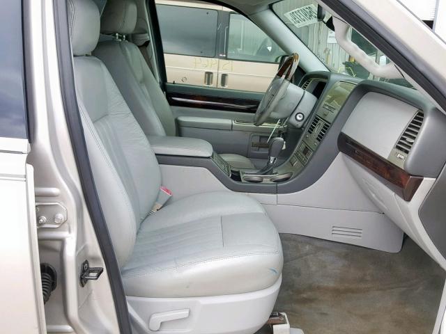 5LMEU68H84ZJ02308 - 2004 LINCOLN AVIATOR 银色 照片 5