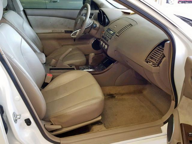 1N4BL11D65C115656 - 2005 NISSAN ALTIMA SE WHITE photo 5