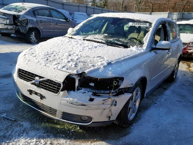 YV1MJ682352054390 - 2005 VOLVO V50 T5 SILVER photo 2