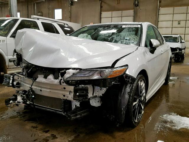4T1B61HK7JU010369 - 2018 TOYOTA CAMRY XSE WHITE photo 2