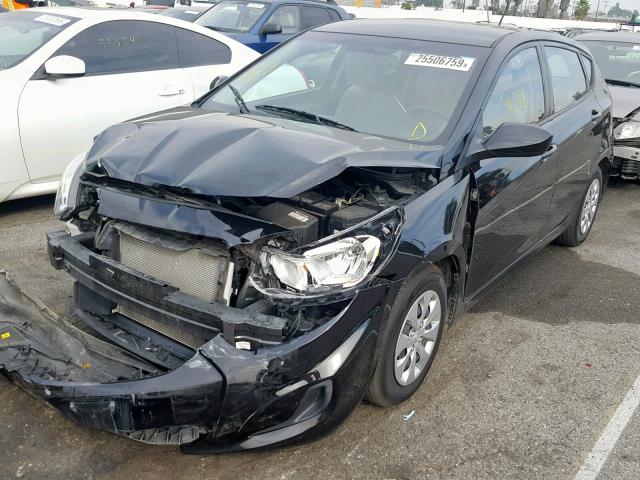 KMHCT5AE5HU311242 - 2017 HYUNDAI ACCENT SE BLACK photo 2