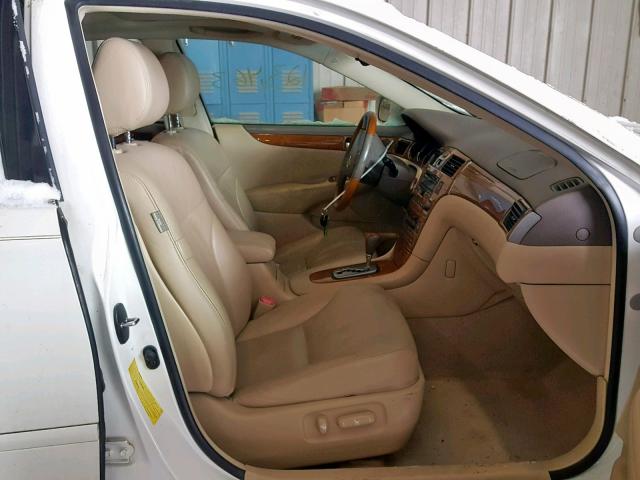 JTHBA30G955120974 - 2005 LEXUS ES 330 WHITE photo 5