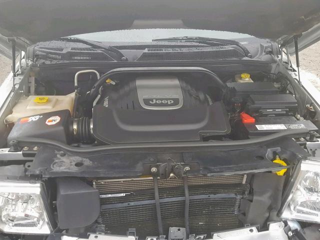 1J8HG68218C110629 - 2008 JEEP COMMANDER SILVER photo 7