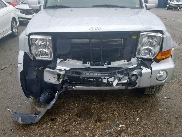 1J8HG68218C110629 - 2008 JEEP COMMANDER SILVER photo 9