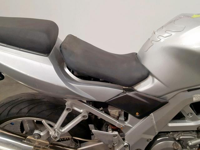 JS1VP53A632104871 - 2003 SUZUKI SV650 SILVER photo 10