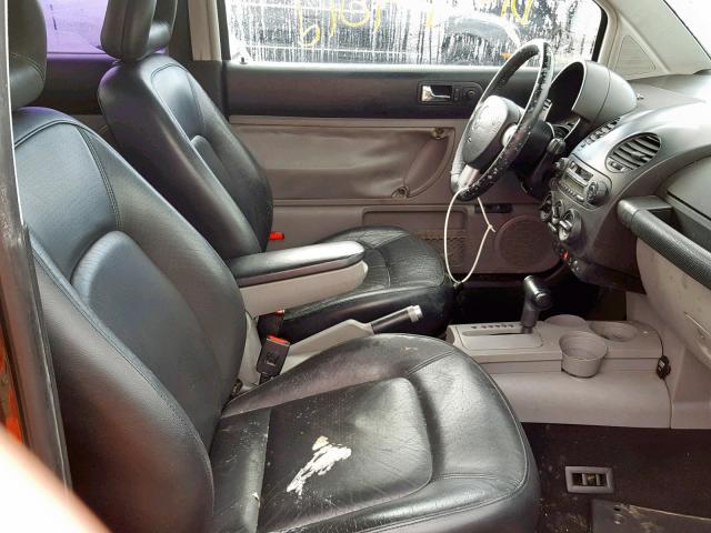 3VWDD21C6YM412049 - 2000 VOLKSWAGEN NEW BEETLE შავი ფოტო 5