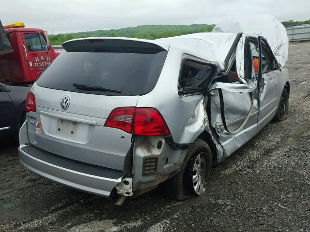 2V4RW4D17AR354062 - 2010 VOLKSWAGEN ROUTAN S SILVER photo 4