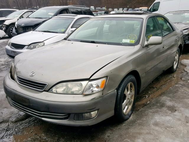 JT8BF28G9Y5082957 - 2000 LEXUS ES 300 BEIGE photo 2