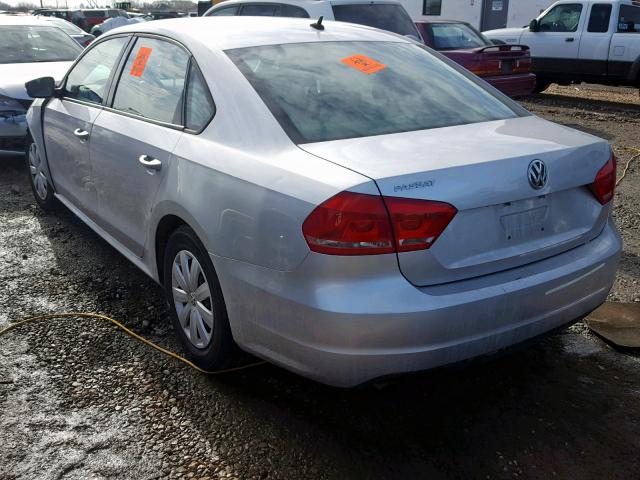 1VWAP7A36DC134689 - 2013 VOLKSWAGEN PASSAT S SILVER photo 3