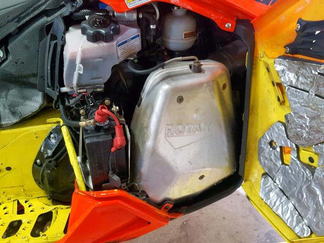 2BPSUMFC6FV000001 - 2015 SKI DOO RENEGADE BLACK photo 5