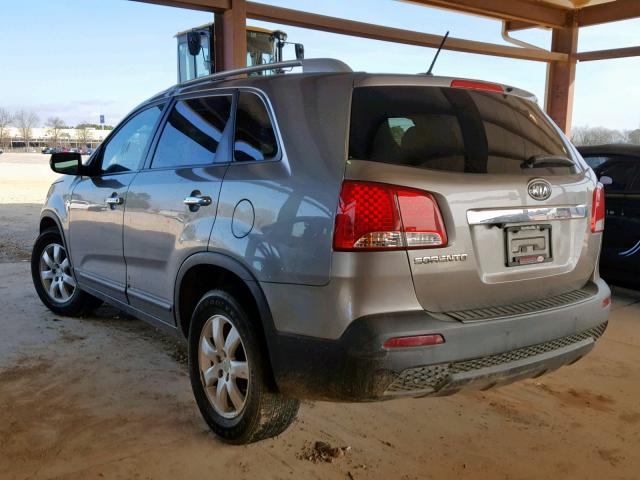 5XYKT3A15BG153074 - 2011 KIA SORENTO BA GRAY photo 3