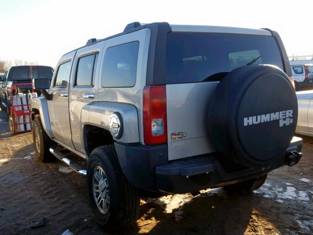 5GTDN136X68312807 - 2006 HUMMER H3 GRAY photo 3