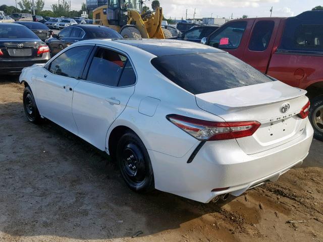 4T1B61HK6JU101388 - 2018 TOYOTA CAMRY XSE WHITE photo 3