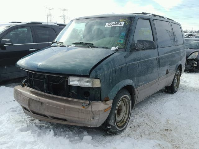 1GNDM19W0WB126768 - 1998 CHEVROLET ASTRO GREEN photo 2