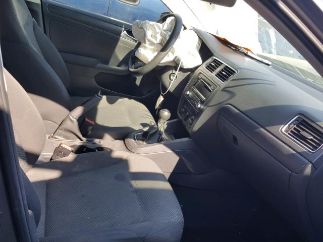 3VW1K7AJXCM353469 - 2012 VOLKSWAGEN JETTA BASE GRAY photo 5
