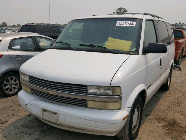 1GNDM19W4WB130273 - 1998 CHEVROLET ASTRO WHITE photo 2