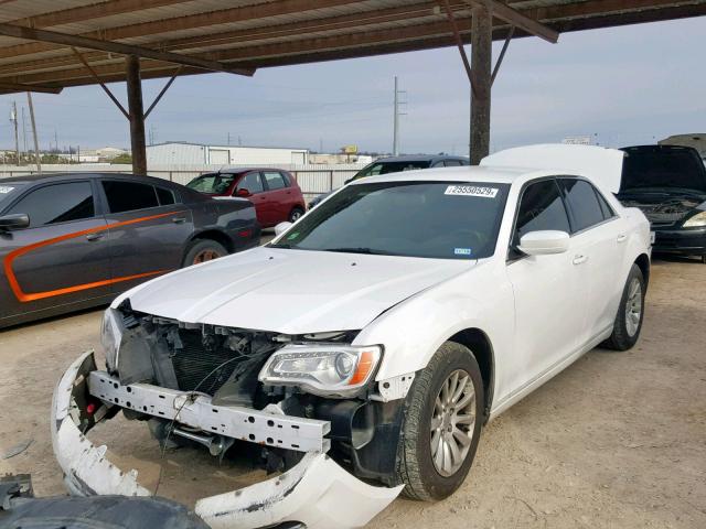 2C3CCAAGXCH188455 - 2012 CHRYSLER 300 WHITE photo 2