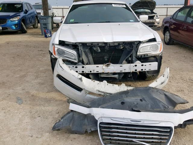 2C3CCAAGXCH188455 - 2012 CHRYSLER 300 WHITE photo 9