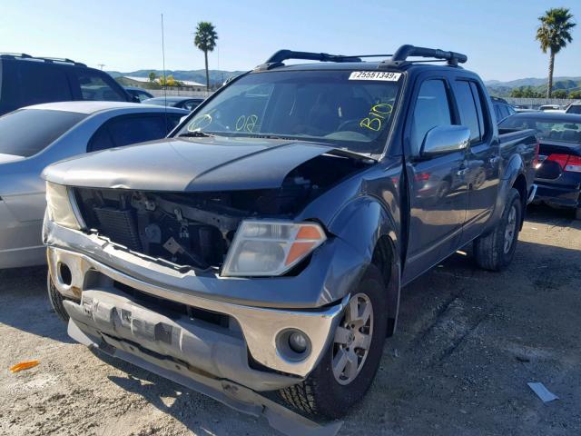 1N6AD07U85C460995 - 2005 NISSAN FRONTIER C GRAY photo 2