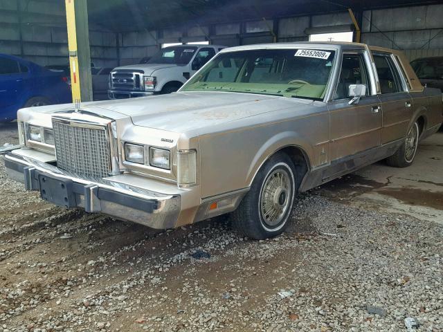 1LNBP96F0FY746894 - 1985 LINCOLN TOWN CAR GOLD photo 2