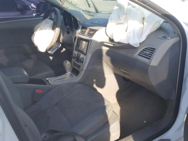 1G1ZG57B99F211921 - 2009 CHEVROLET MALIBU LS WHITE photo 5