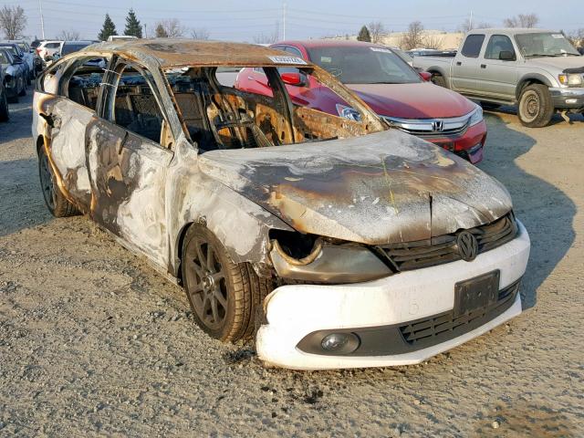 3VW1K7AJ3DM390901 - 2013 VOLKSWAGEN JETTA BASE Այրված լուսանկար 1