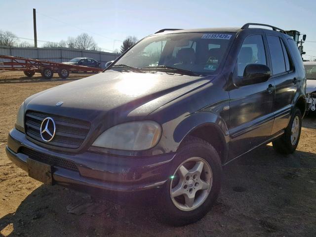 4JGAB54E91A273446 - 2001 MERCEDES-BENZ ML 320 BLACK photo 2