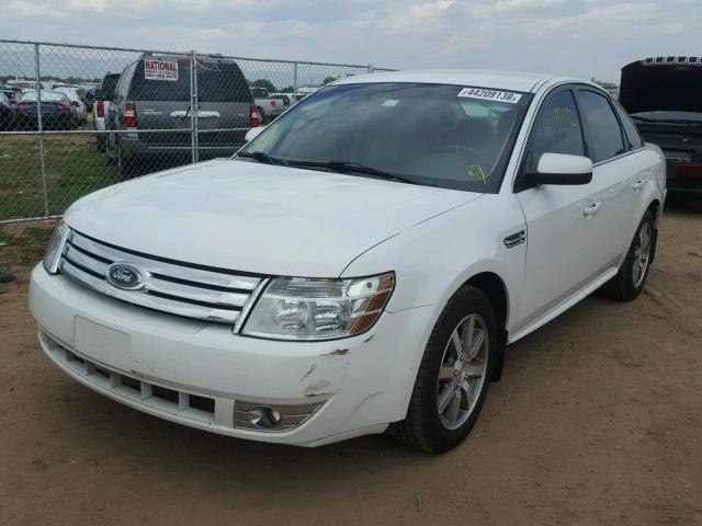 1FAHP24W68G155931 - 2008 FORD TAURUS SEL WHITE photo 2