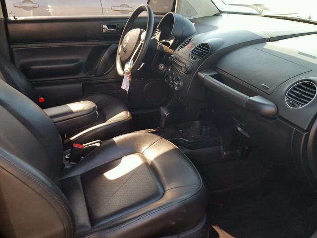 3VWPW3AG3AM021804 - 2010 VOLKSWAGEN NEW BEETLE Qara foto 5