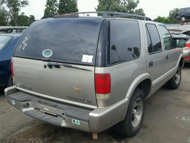 1GNCS13W42K226909 - 2002 CHEVROLET BLAZER GRAY photo 4