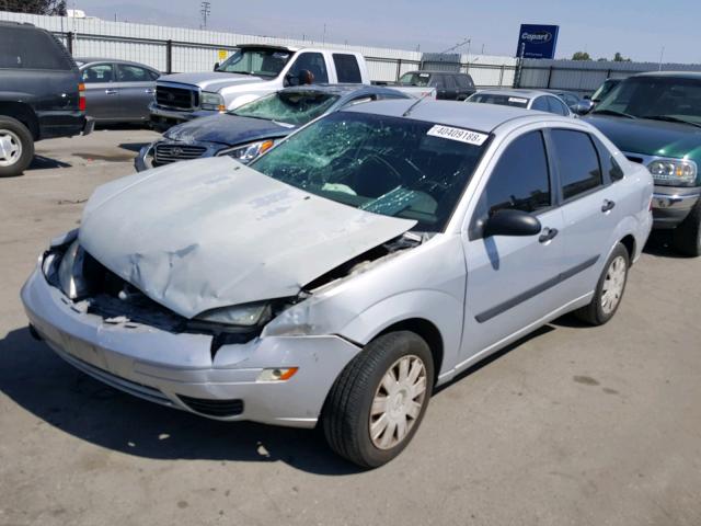 1FAFP34N35W105820 - 2005 FORD FOCUS ZX4 SILVER photo 2