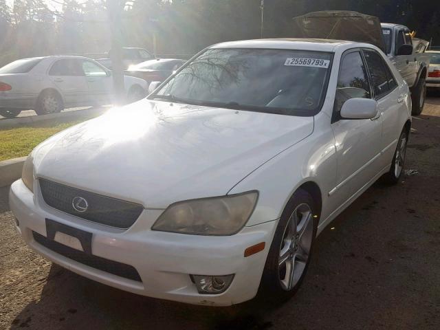 JTHBD192830074907 - 2003 LEXUS IS 300 WHITE photo 2