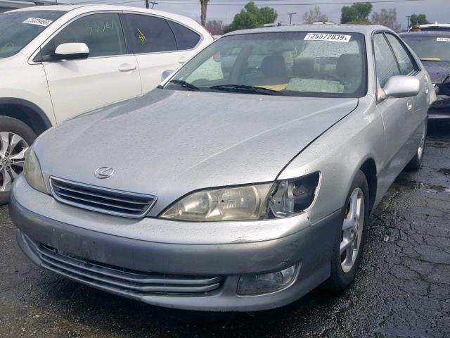 JT8BF28G5Y5085984 - 2000 LEXUS ES 300 SILVER photo 2