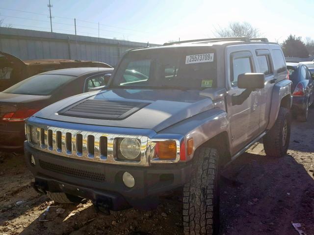 5GTDN13E278233415 - 2007 HUMMER H3 SILVER photo 2