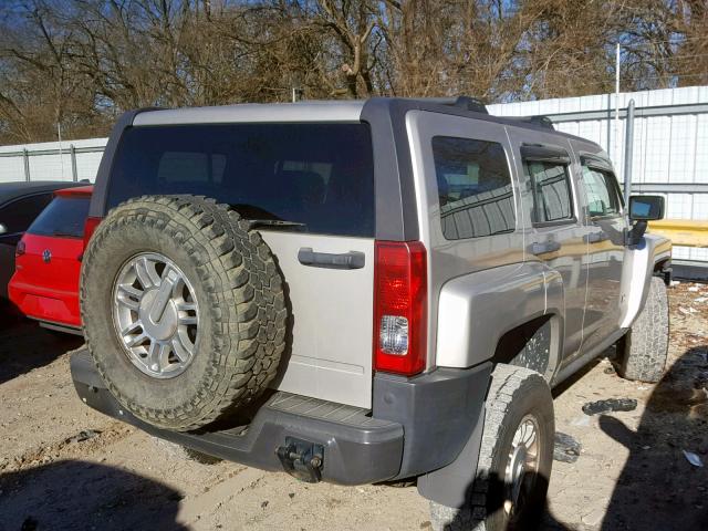 5GTDN13E278233415 - 2007 HUMMER H3 SILVER photo 4