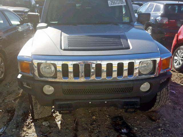 5GTDN13E278233415 - 2007 HUMMER H3 SILVER photo 7