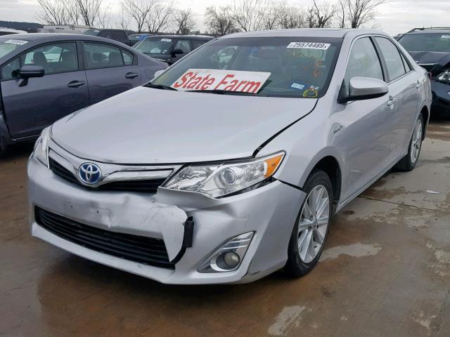 4T1BD1FK2EU110734 - 2014 TOYOTA CAMRY HYBR SILVER photo 2