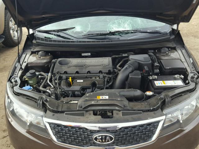 KNAFU4A22D5739088 - 2013 KIA FORTE EX BROWN photo 7