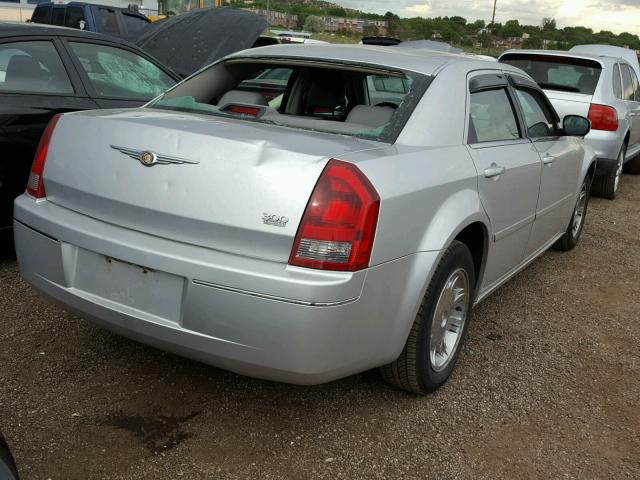 2C3JA53G45H677941 - 2005 CHRYSLER 300 TOURIN SILVER photo 4