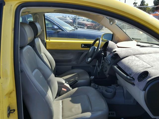 3VWCR31C75M407621 - 2005 VOLKSWAGEN NEW BEETLE Gelb Foto 5