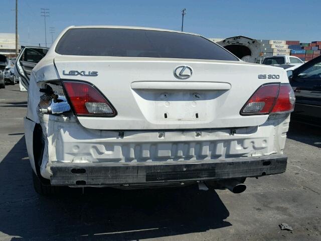 JTHBF30G520073601 - 2002 LEXUS ES 300 WHITE photo 9