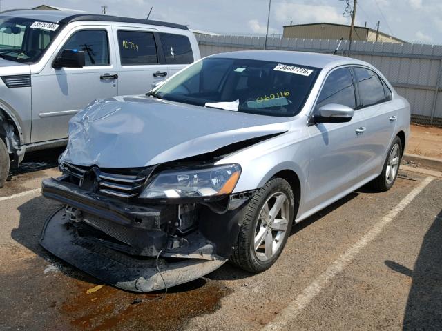 1VWBH7A33DC060116 - 2013 VOLKSWAGEN PASSAT SE SILVER photo 2